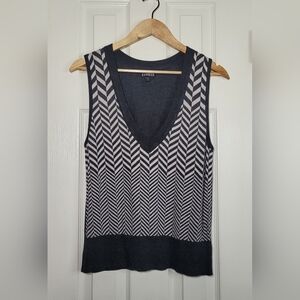 EXPRESS▪︎ Heather Gray/White Pattern V-neck Vest ▪︎ Size Large 🩶
